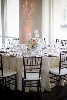 Dekoracja okrągłego stołu w...