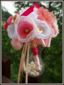 Materiałowy bukiet ślubny.