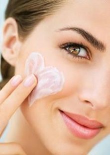 Jak używać kremu do twarzy. Kliknij w zdjęcie.