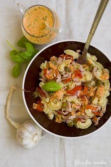 SAŁATKA Z TUŃCZYKIEM I MAKA...