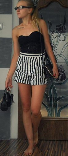 Black and White.. Gorset koronkowy DIY + Szorty Pasiaki - paski