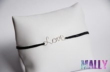 Śliczna bransoletka ręcznie robiona z napisem love.
Inne bransoletki z napisami i imionami do zamówienia na blogu lub fanpage