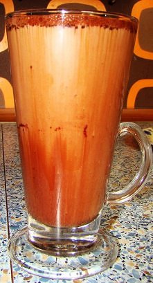 Dobra kawa nigdy nie jest zła :) 
łyżeczka kawy rozpuszczalnej, 4 łyżeczki kakao (rozpuszczalnego w zimnym mleku), oczywiście mleko i można też wrzucić kostki lodu. Dla smakoszy...