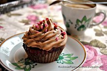 muffiny z wiśniami, białą czekoladą i musem czekoladowym