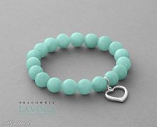 Jade with pendant in mint.