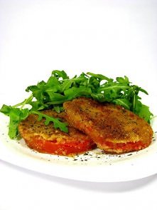 SMAŻONE POMIDORY

Składniki:
- jędrne pomidory,
- 1 jajko,
- sól, pieprz,
- z...