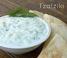 Tzatziki
Składniki

 2 szklanki jogurtu naturalnego, może być nawet i jogurt grecki
 ½ dużego zielonego ogórka
 1 łyżka soku z cytryny
 2 ząbki czosnku (mielonego)
 2,5 łyżki św...