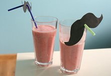 koktajl truskawkowo-waniliowy i słomki <3
dwieprawerece.blogspot.com