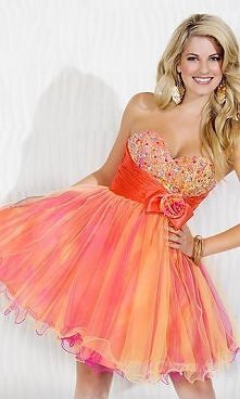 hübsche Kleider aus girlscharm.de