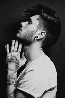 Tatuaże i tunele *,*