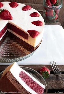 Torcik jogurtowo-truskawkow...