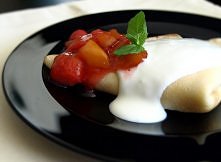 Naleśniki z frużeliną
Składniki:

naleśniki:

1 szklanka mleka
1 szklanka wody
1 łyżka oleju lub roztopionego masła
szczypta soli
175 g mąki
1 jajko
skórka ze słoniny do smarowa...