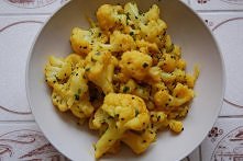 KALAFIOR Z CZARNUSZKĄ 

Składniki:
- 1 kalafior,
- sól,
- oliwa,
- 1 łyżeczka kurkumy,
- 1 łyżeczka czarnuszki,
- 1 łyżeczka granulowanego czosnku (lub ząbek przeciśnięty przez ...