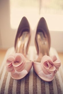 Różowe buty ślubne ...