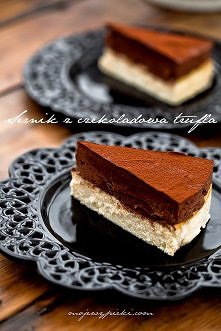 Składniki na masę serową:
500g twarogu półtłustego
3 jajka
125g drobnego cukr...