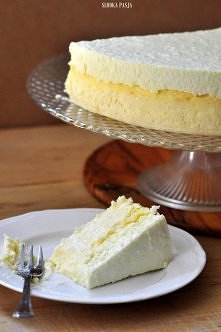 ) Sernik z musem kokosowym

masa twarogowa:

1 kg twarogu półtłustego, mielonego
0.5 kg serka śmietankowego (np. Twój Smak)
½ szklanki śmietanki UHT 30-36%
4 jajka 
1½ szklanki ...