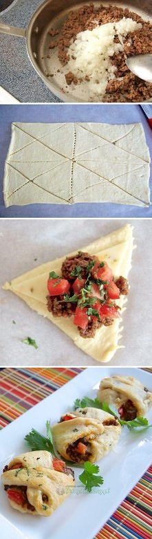 mięso mielone z cebulką i pomidorem ładnie podane w kruchym cieście... Proste ale za to jakie ładne ;)))