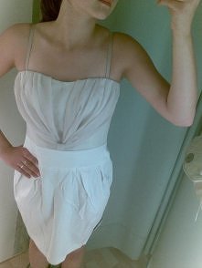 Podoba Wam sie? Może któraś zainteresowana? Chętnie sprzedam, rozmiar M, firma Orsay. Miała być na wesele ale schudłam i niestety musiałam iść w innej. Sukieneczka jest nowa.