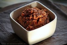 Pasta z tuńczyka i suszonych pomidorów

185g puszka tuńczyka (użyłam bez oliwy)
2-3 łyżki delikatnej oliwy (opcjonalnie - jeśli tuńczyk jest w oleju, to nie trzeba)
garść świeże...