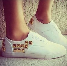 Trampki;D.