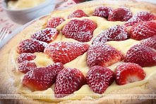 Ciasto z kremem i truskawkami