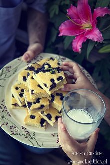 Blondie z jagodami – 
ciast...