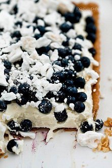 Tarta Niebo - z jagodami, kremem z białej czekolady i bezami

Składniki na kruche ciasto:

130 g masła o temperaturze pokojowej
pół łyżeczki soli
35 ml mleka o temperaturze poko...