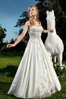 Sukienka dostępna w rozmiarze 10, kolor Ivory