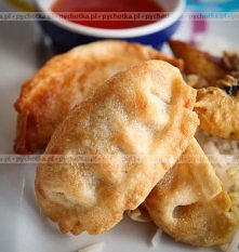 Smażone pierożki z twarogiem i mięsem mielonym