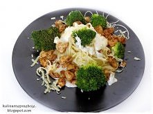 Spaghetti z kurczakiem i brokułami w sosie serowym - mniam!