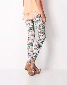 Dziewczyny! Pomocy!
Szukam takich leginsów, są one z bershki, rozmiar S, ale niestety u mnie w Krakowie już ich nie ma :( może są gdzieś u Was w innych miastach? Wiecie może  ja...