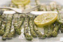 Pieczone szparagi z octem balsamicznym