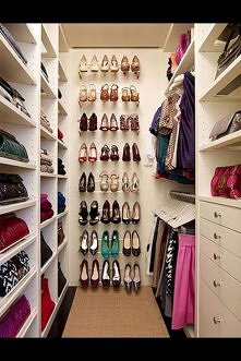 Taką garderobę chcę mieć ! :D