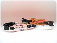 Bransoletki Grawerowane , z dowolnym napisem i kolorem linek :D Znajdź nas na Facebooku ... Pati-Bransoletki