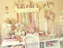 biurko w roli toaletki