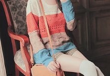 Śliczny kolorowy sweter ;3