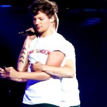 Louis and Liam ;D


One Direction- She's Not Afraid- Houston,
gif