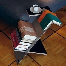 Półeczka w sam raz do książek ;-)