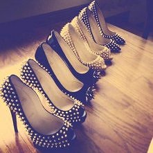 piękne szpilki z ćwiekami ♥ Kiedy patrzę na to foto normal. chce mi się ryczeć że ja takich nie mam : ( *o*