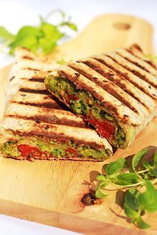 grilowana tortilla z łososiem