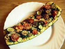 Cukinia nadziewana prostymi warzywkami, pieczona w piekarniku:)
