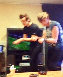 harry i ashton ;P

gif