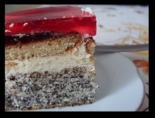 Składniki na ciasto:
1 szklanka maku
1 szklanka białek
1 szklanka cukru
1 szklanka mąki
1 kostka margaryny
2 łyżki kokosu
1 1/2 łyżeczki proszku do pieczenia

Dodatkowo: 1/2 szk...