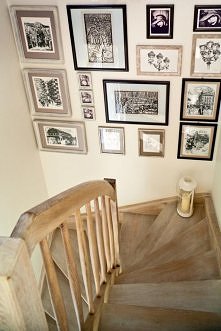 kącik ścienny przy schodach