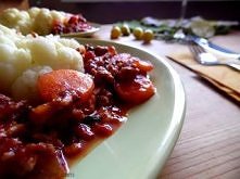 kalafior w sosie bolońskim z mięsem, zapraszam;)