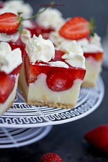 ciasto grysikowe z truskawkami i galaretką