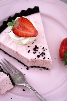 Kremowa tarta truskawkowa
bez pieczenia