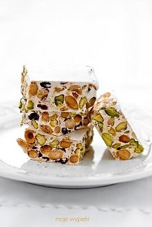 Nugat pistacjowo - migdałowy z żurawiną