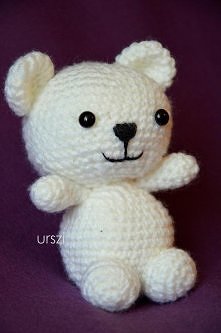 Biały miś na szydełku