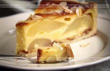 Sernik waniliowy z gruszkami